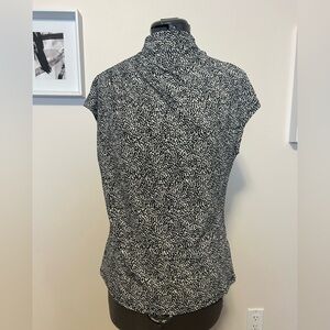 RW&CO. Black and White Printed Cap-Sleeve Blouse